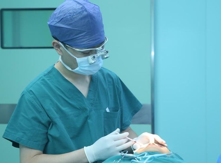 为什么双眼皮设计要看动态表情和面部比例封面图