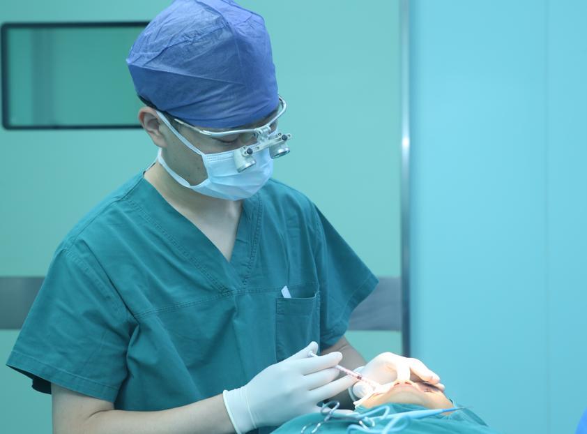 佀同帅医生首页主视觉